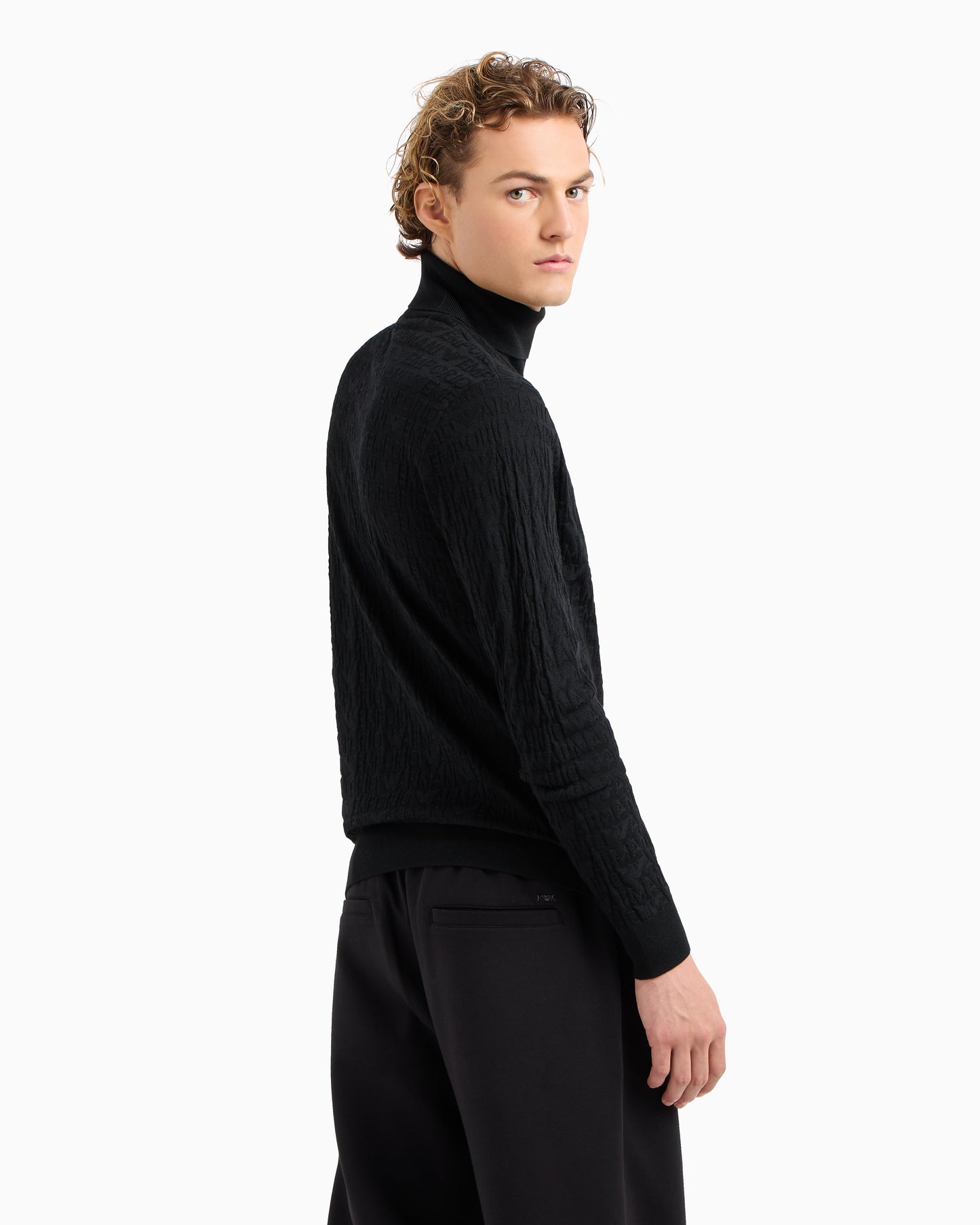 EMPORIO ARMANI Maglione dolcevita in lana vergine con lettering devoré all over