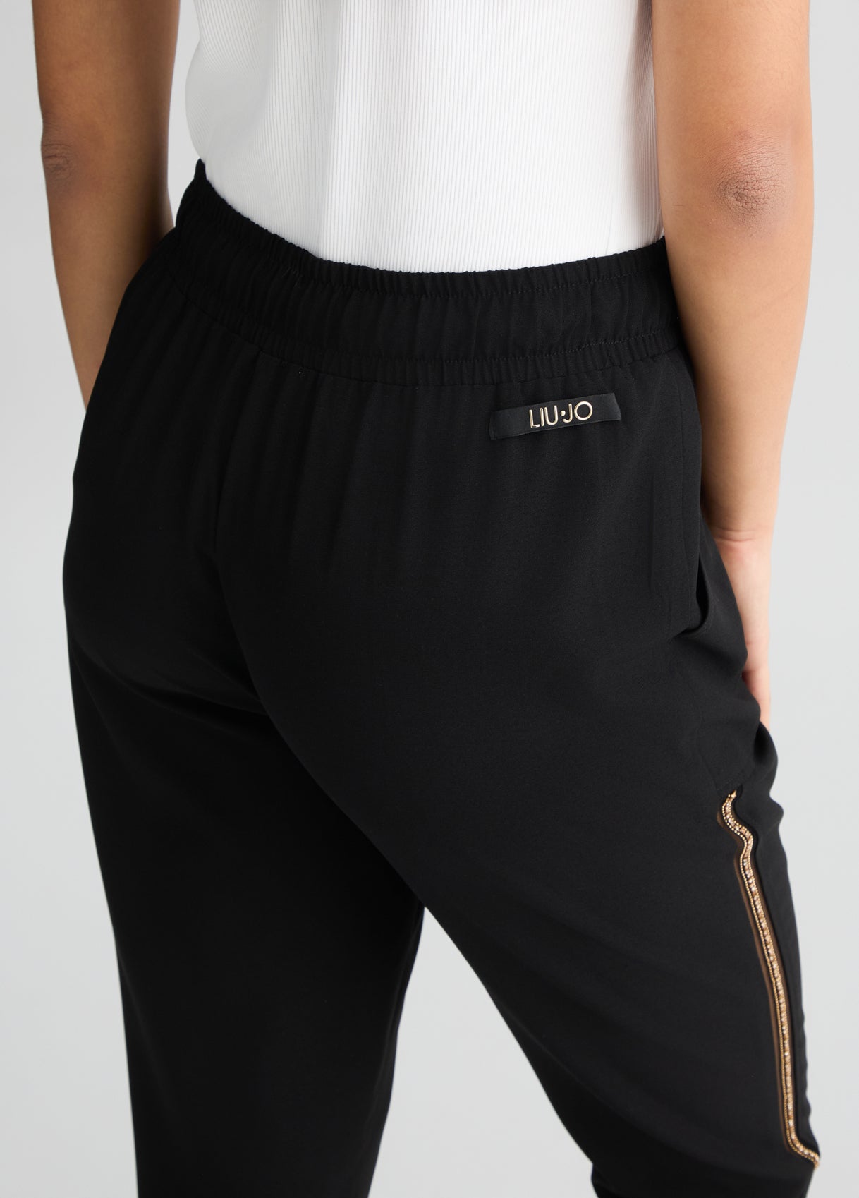 LIU JO Pantaloni jogger donna in crêpe stretch con bande laterali oro