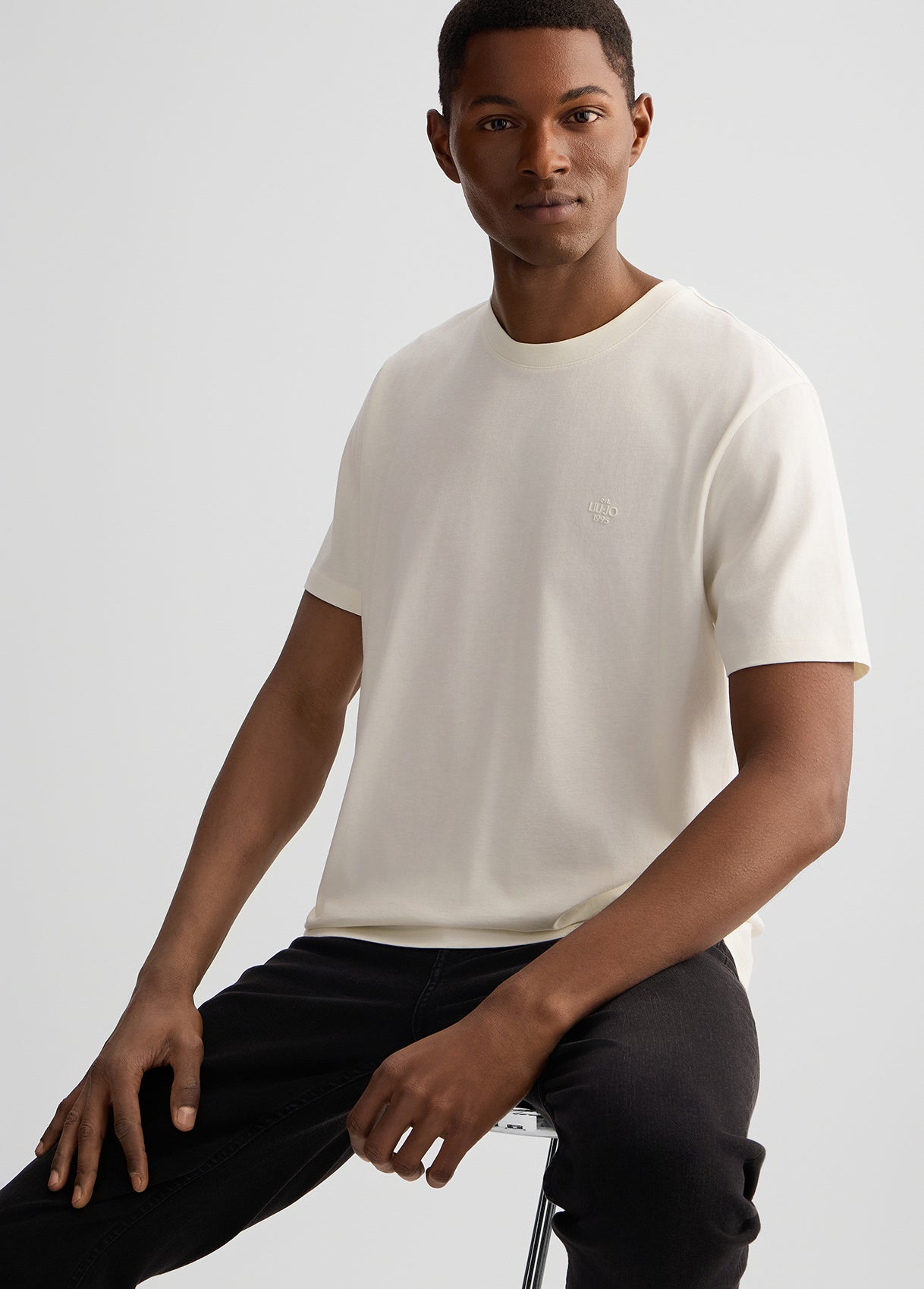 LIIU JO T-Shirt uomo maniche corte girocollo con logo piccolo gommato tono su tono