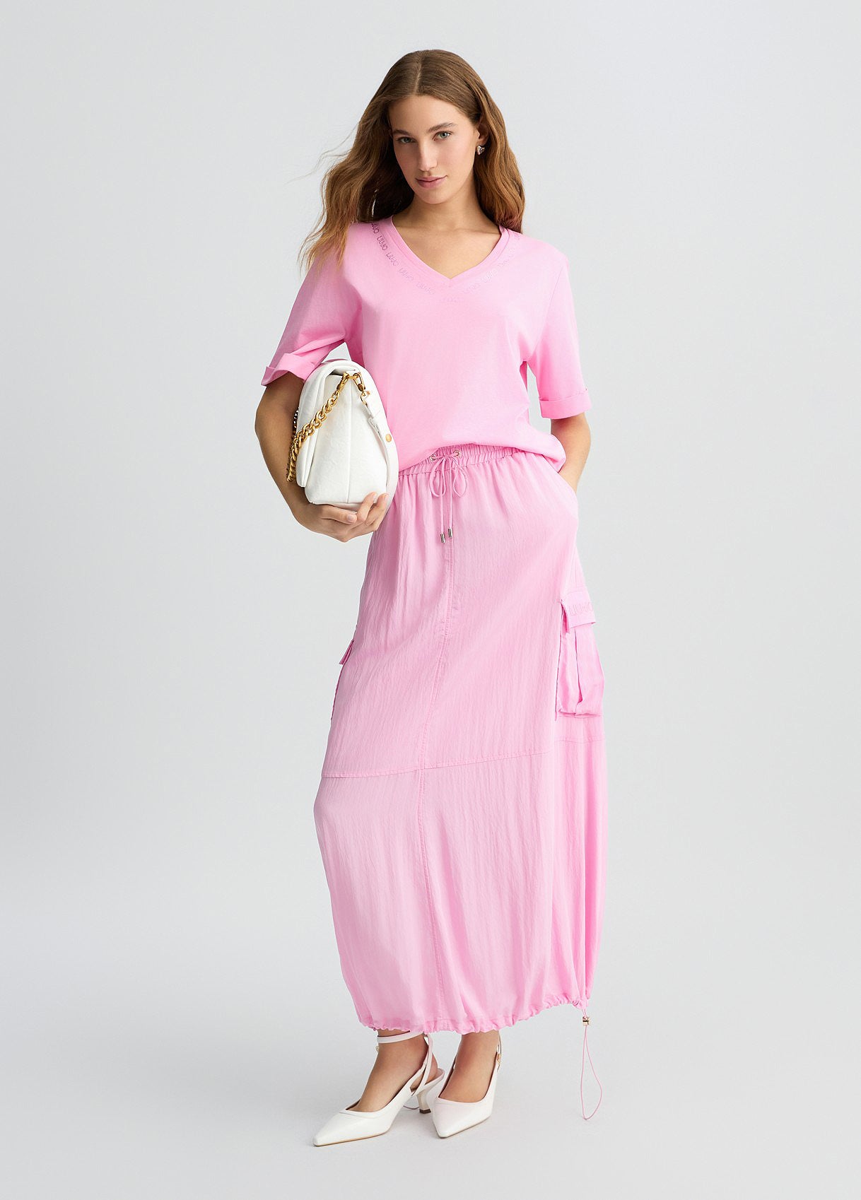 LU JO T-Shirt maniche corte a scatoletta scollo V con loghi intorno alla scollatura rosa e gialla