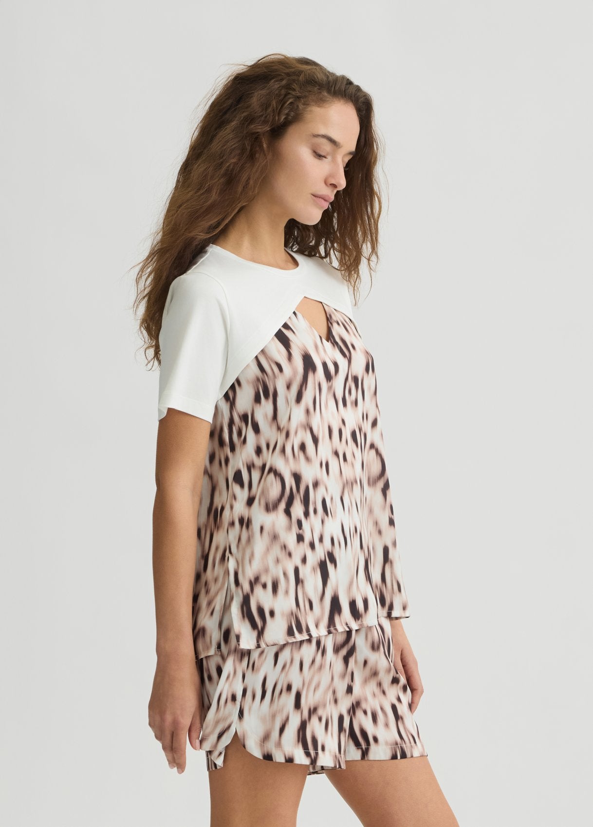 LIU JO T-Shirt maniche corte con oblò e inserto in raso stampa animalier