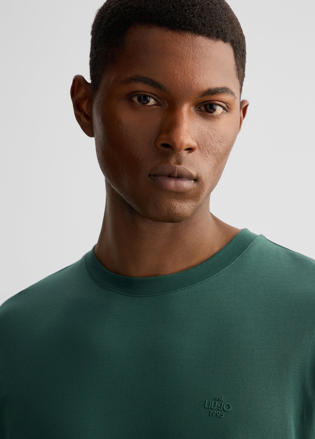 LIIU JO T-Shirt uomo maniche corte girocollo con logo piccolo gommato tono su tono