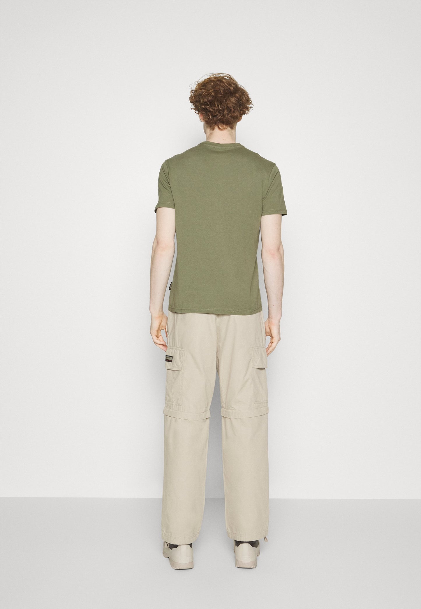 NAPAPIJRI T-Shirt girocollo maniche corte con bandierina ricamata sul petto SALIS SS SUM