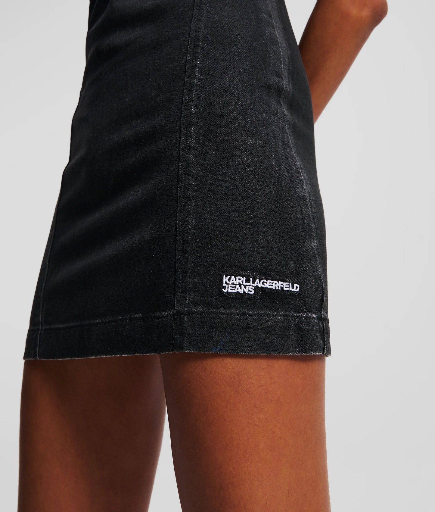 KARL LAGERFELD JEANS Abito tubino in denim verniciato nero