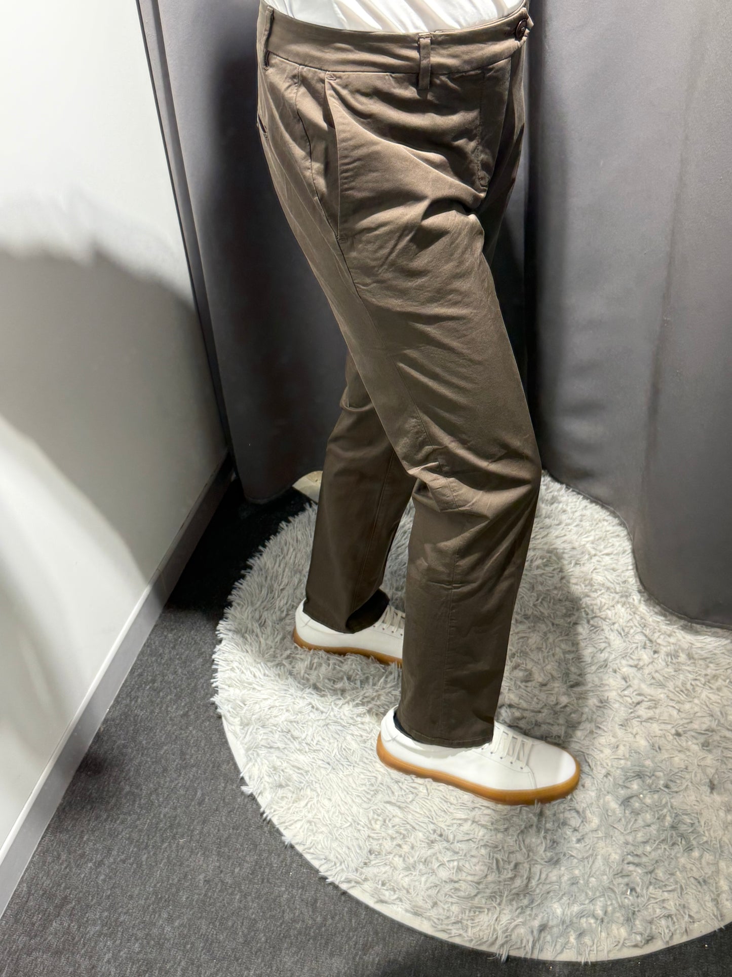 TELERIA ZED Pantaloni in gabardina di cotone leggero gamba slim tasca america