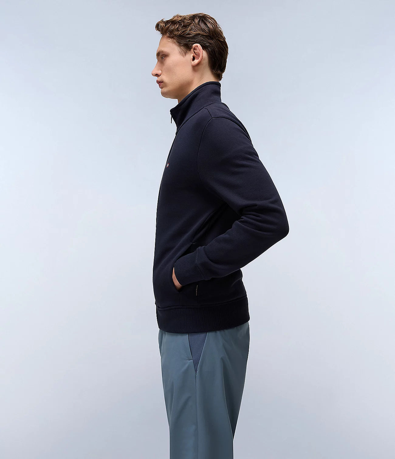 NAPAPIJRI Felpa con zip senza cappuccio blu notte con bandierina sul petto BALIS FZ