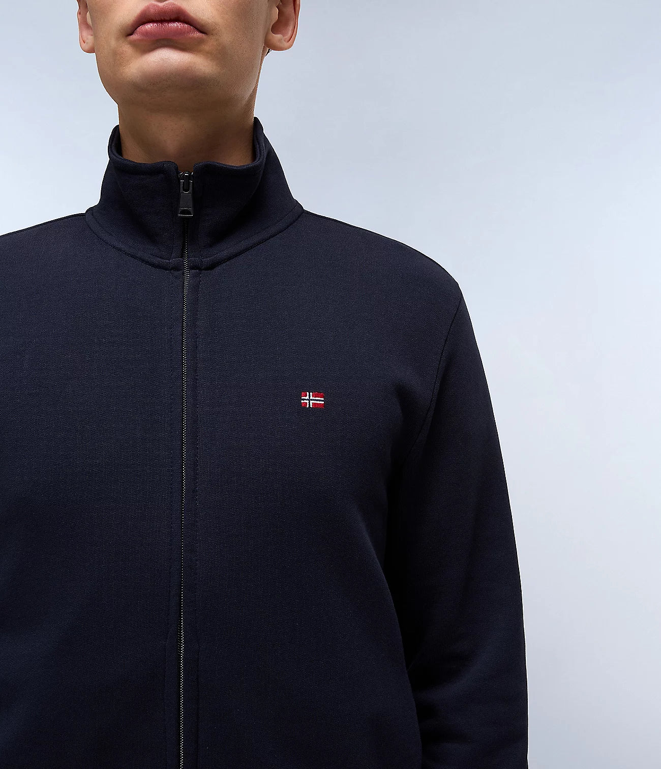 NAPAPIJRI Felpa con zip senza cappuccio blu notte con bandierina sul petto BALIS FZ