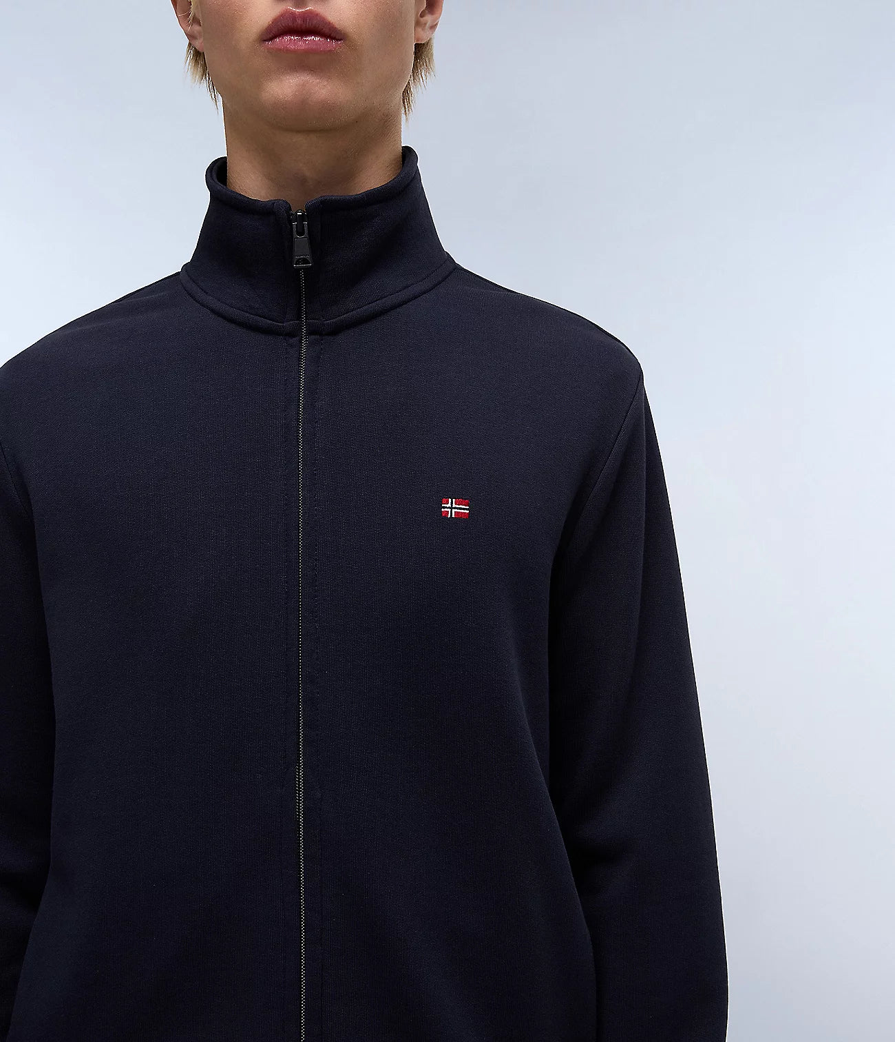 NAPAPIJRI Felpa con zip senza cappuccio blu notte con bandierina sul petto BALIS FZ