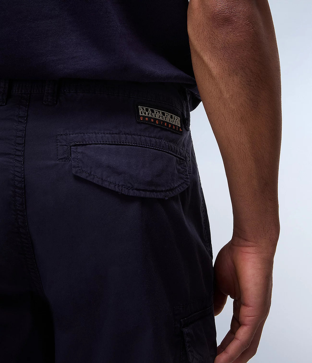 NAPAPIJRI Bermuda uomo corto con tasconi laterali NOTO