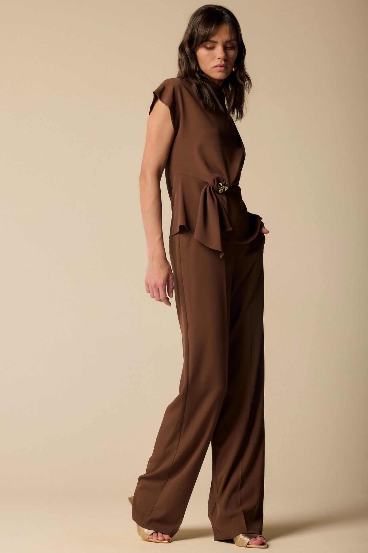 KOCCA Completo casacca e pantaloni con spilla oro