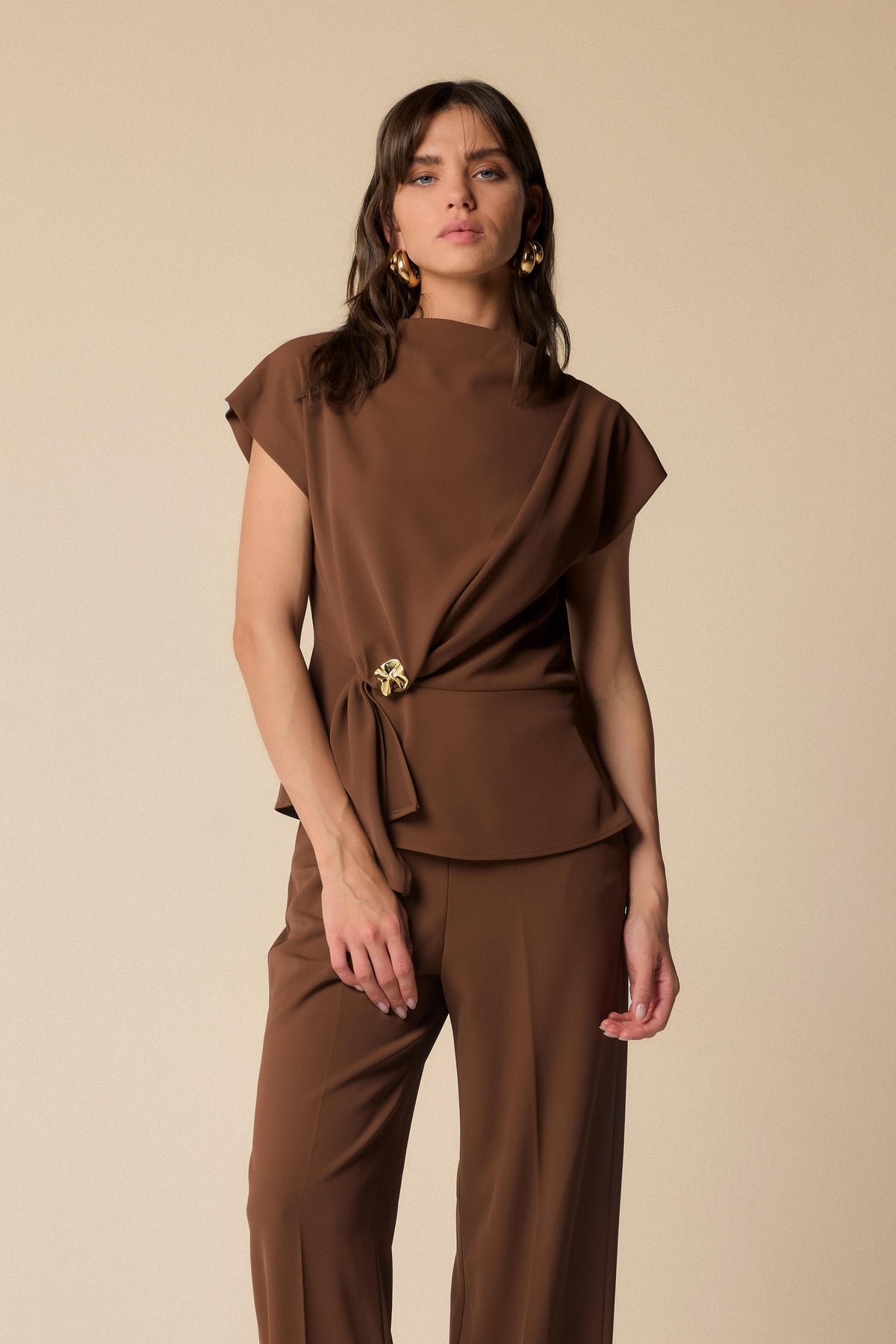 KOCCA Completo casacca e pantaloni con spilla oro