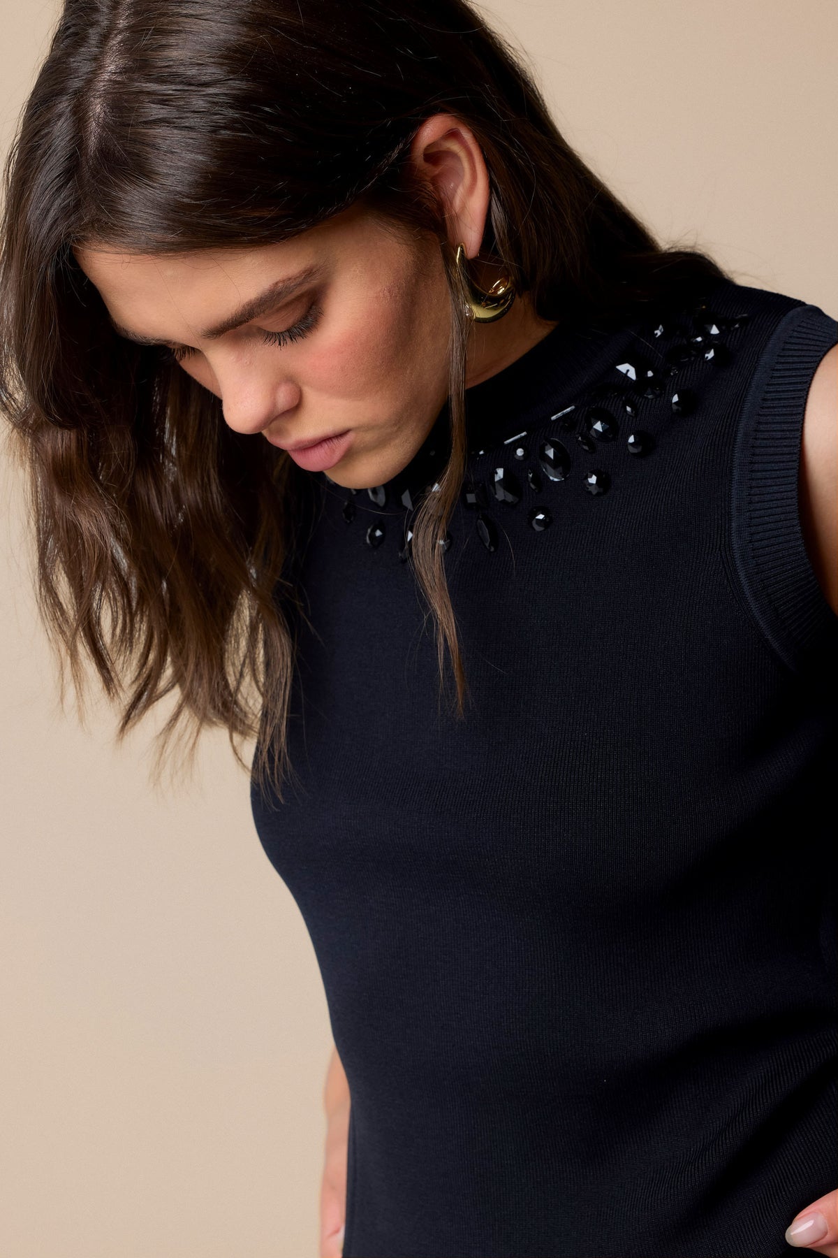 KOCCA Top in maglia giromanica con pietre tono su tono sullo scollo