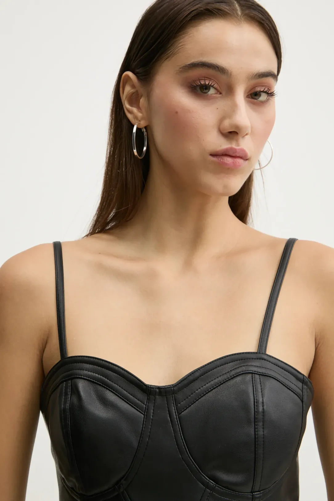 KARL LAGERFELD Top bustino in ecopelle con zip posteriore e cintura logata