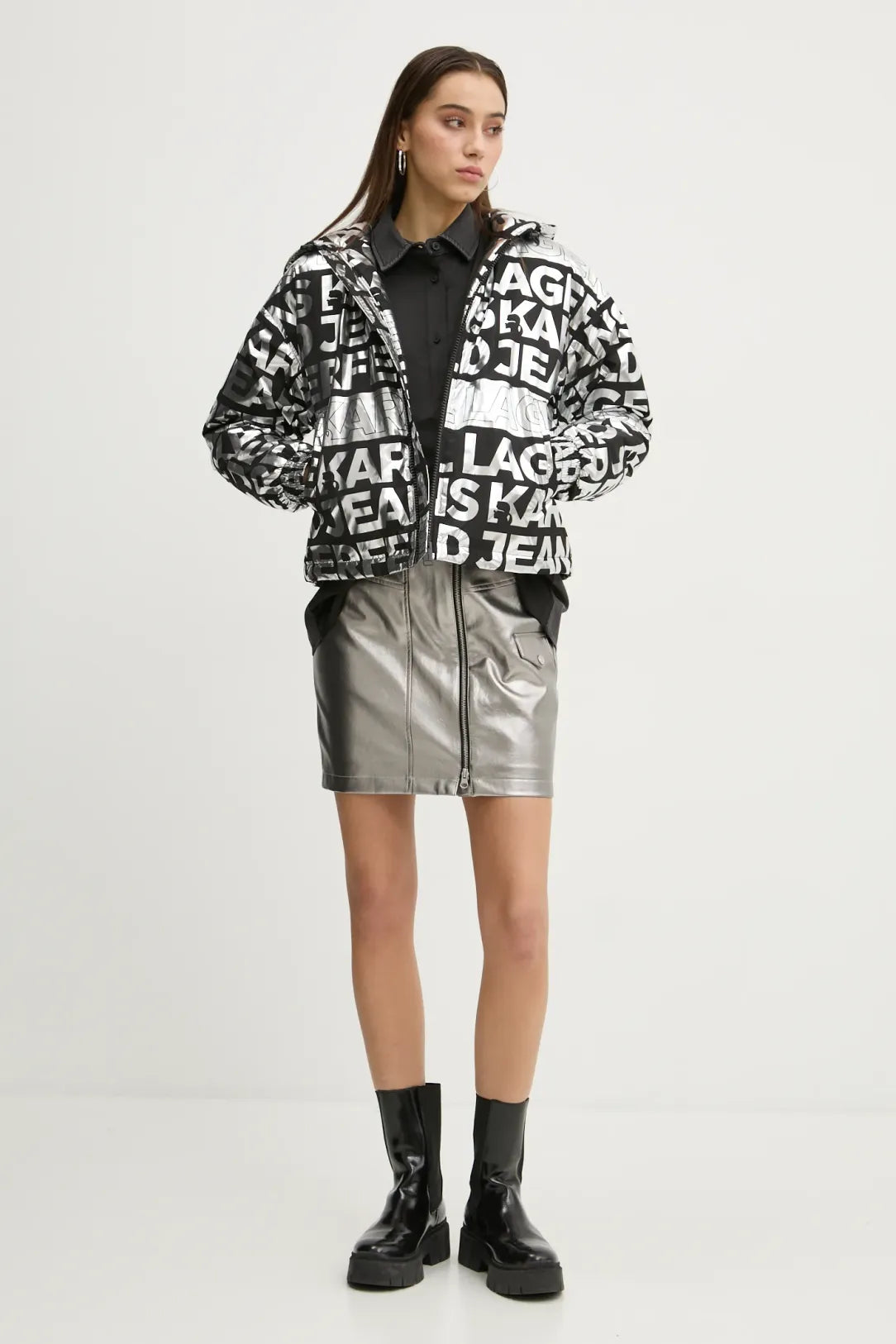 KARL LAGEFELD Giubbotto donna leggermente imbottito loghi all over argento nero