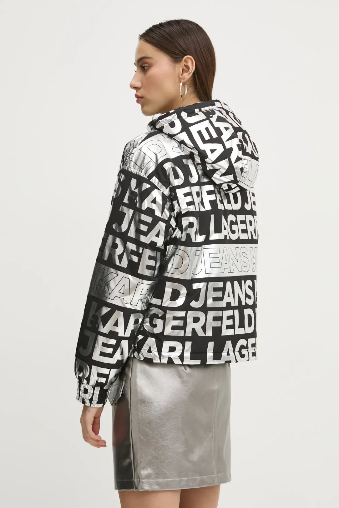 KARL LAGEFELD Giubbotto donna leggermente imbottito loghi all over argento nero
