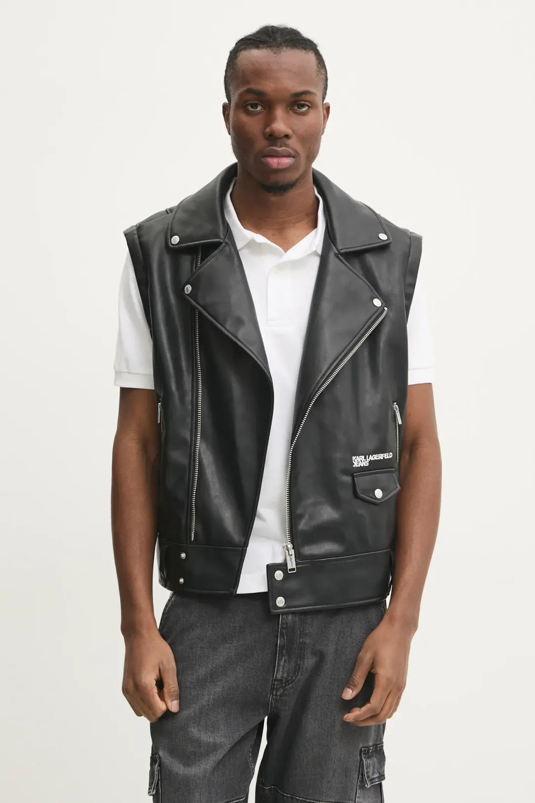 KARL LAGERFELD Giubbotto da uomo in ecopelle nera con maniche, pettorina e cappuccio staccabile