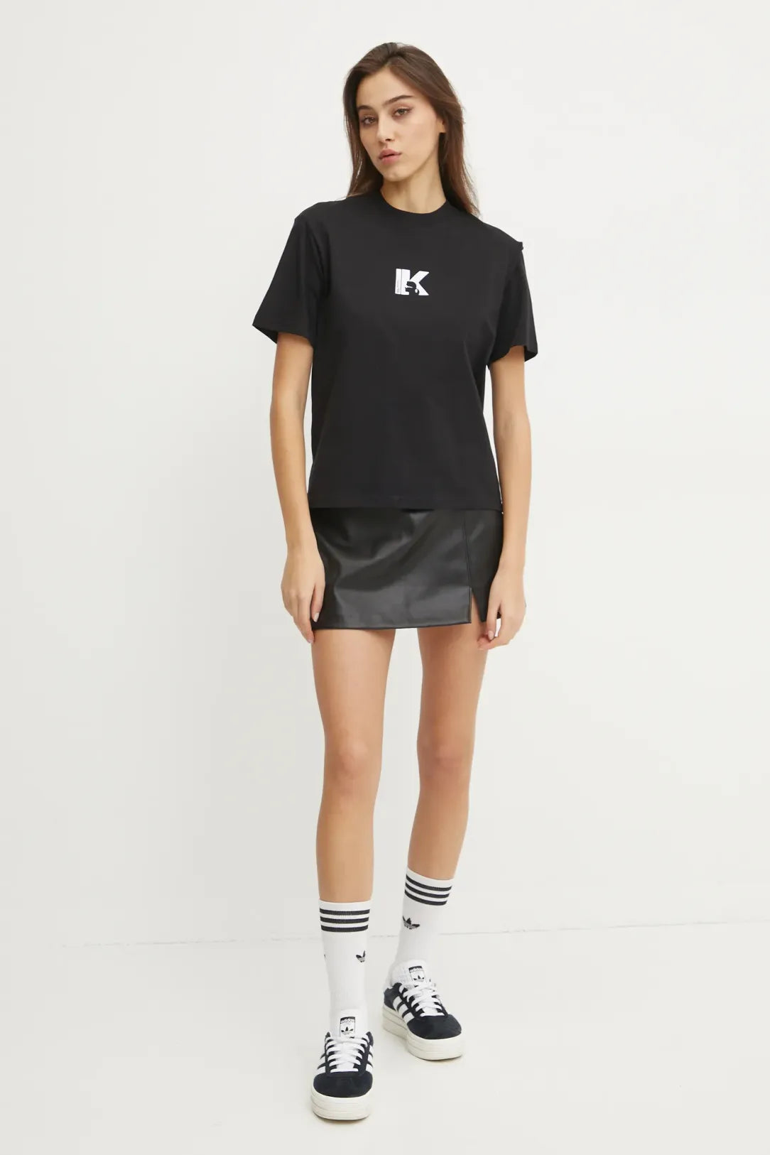 KARL LAGERFELD T-shirt donna a scatoletta, maniche corte nera con logo frontale in contrasto