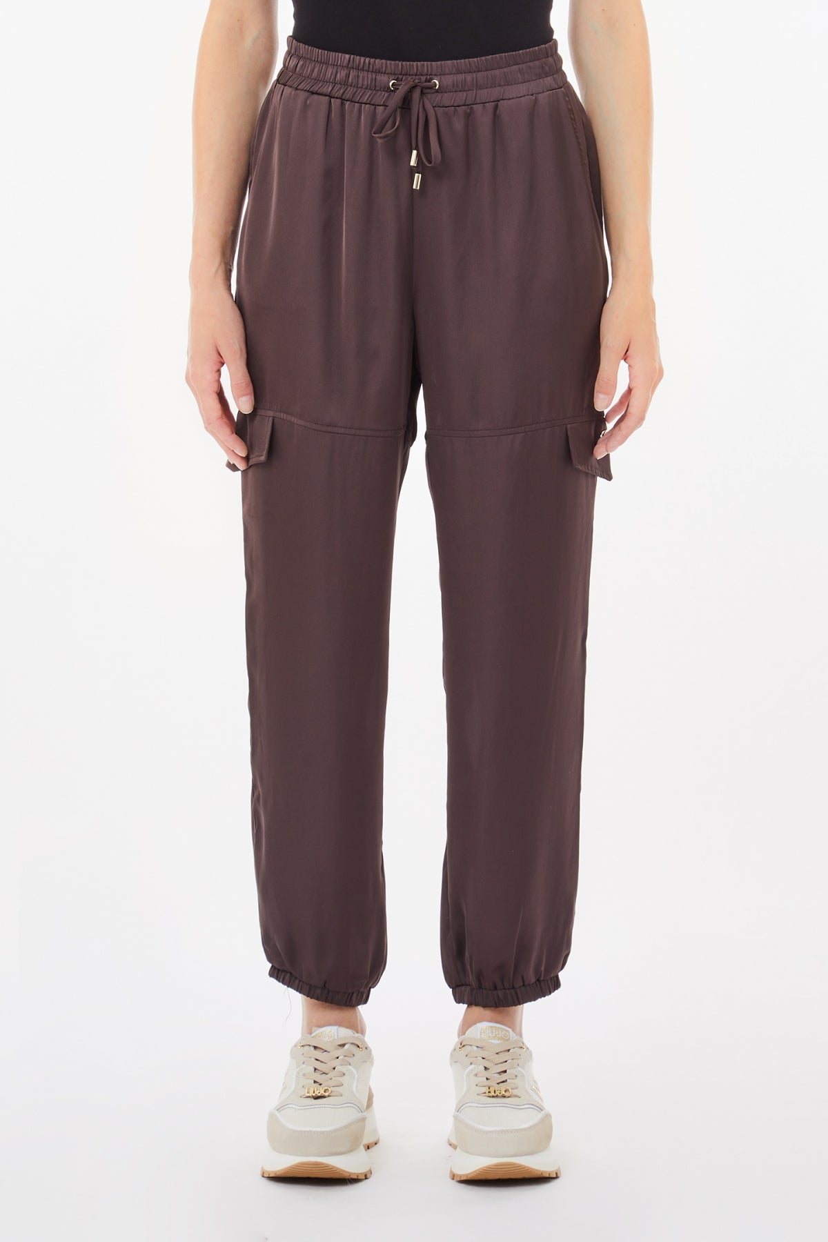 LIU JO Pantaloni jogger cargo in raso marrone con molla sul fondo