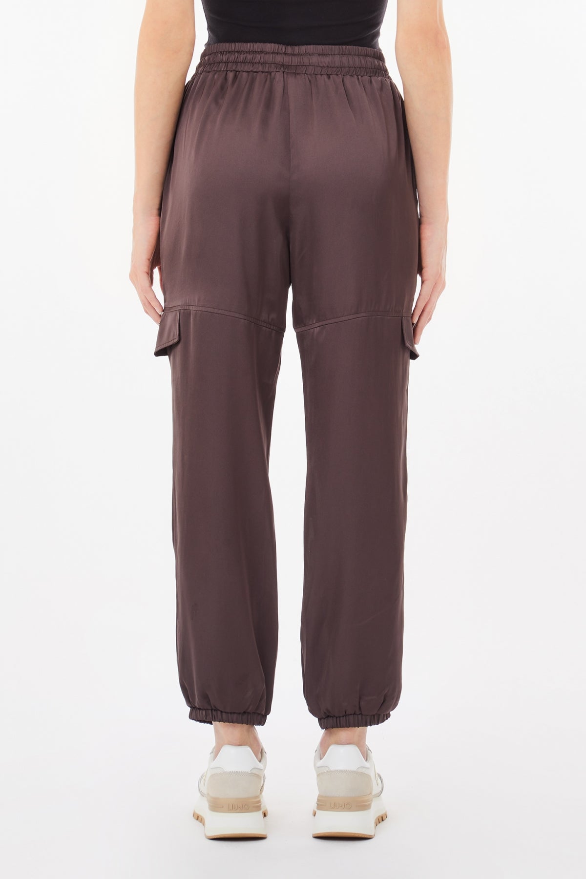LIU JO Pantaloni jogger cargo in raso marrone con molla sul fondo