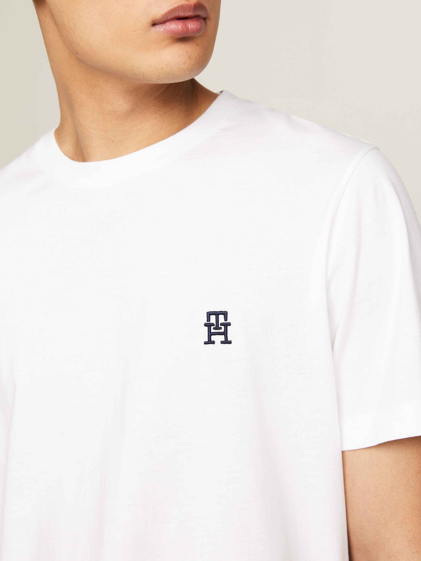 TOMMY HILFIGER T-Shirt maniche corte girocollo con monogramma ricamato