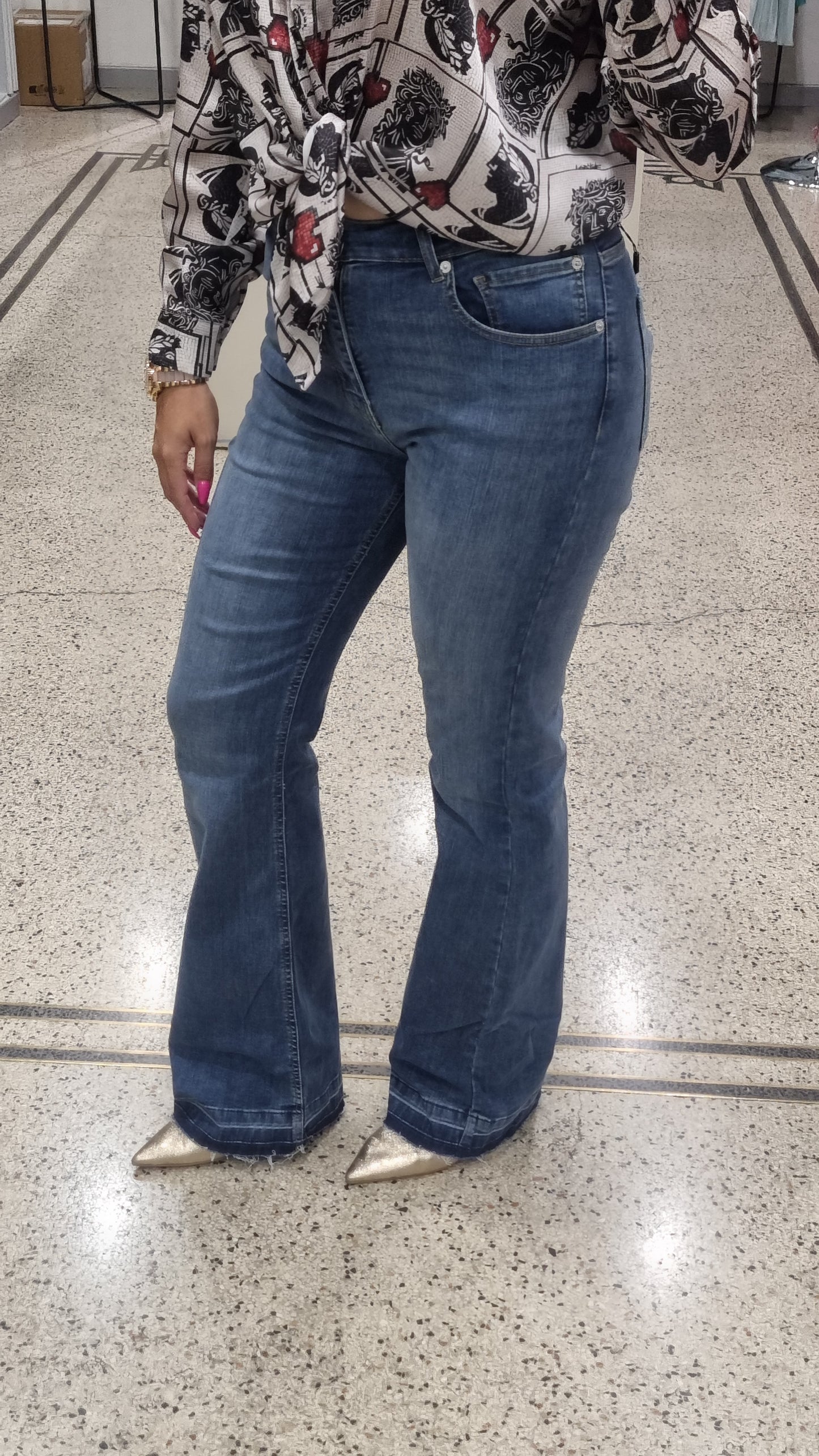 MARKUP Jeans a zampa con fondo sfrangiato