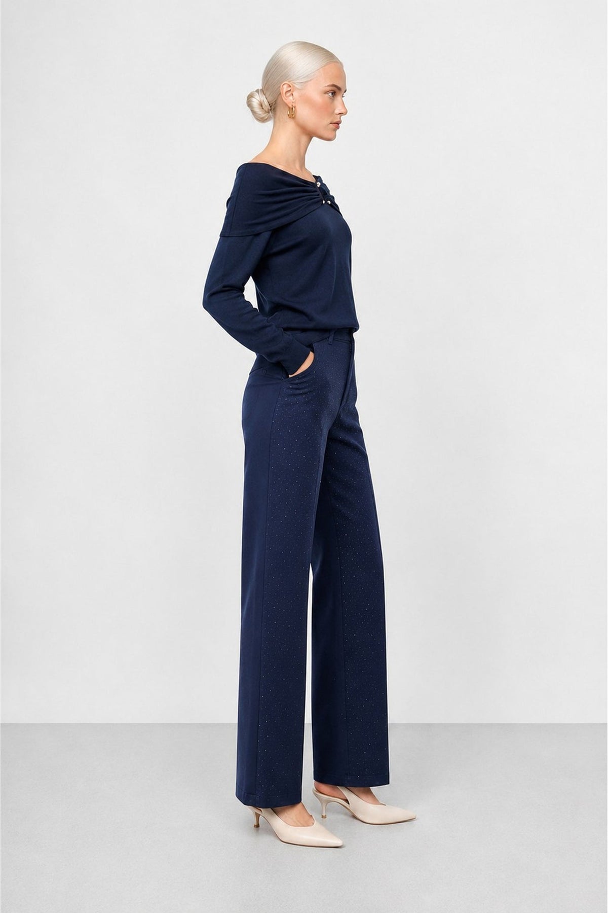 KOCCA Jeans a palazzo blu con applicazione strass feontali