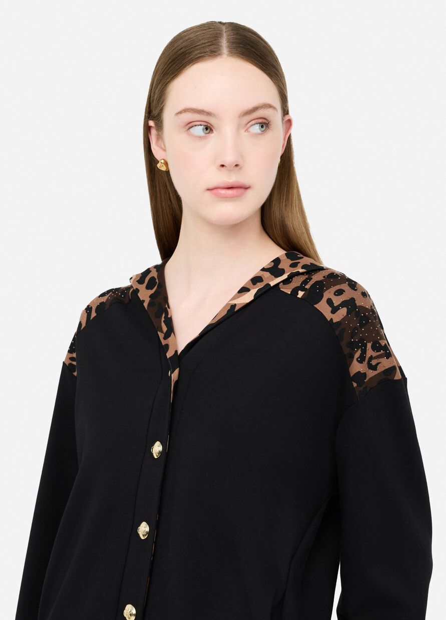 LIU JO Felpa con cappuccio e bottoni frontali nera con contrasto animalier