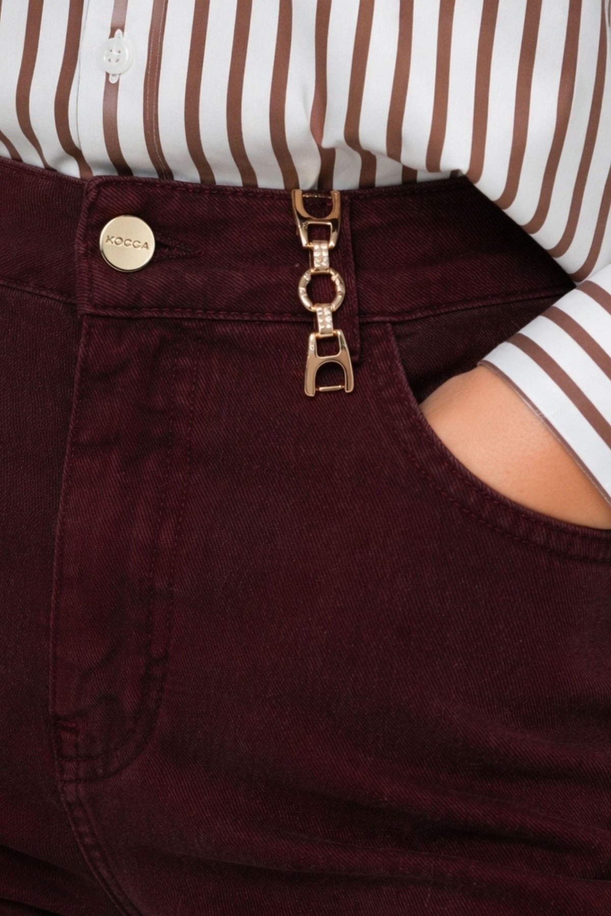 KOCCA Jeans color bordeaux gamba dritta e fibbiette oro