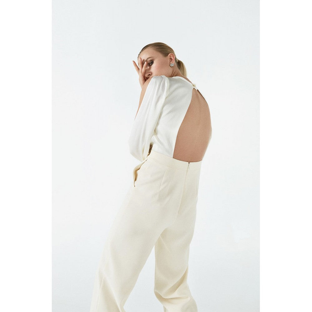 NENETTE Tuta panna elegante con schiena scoperta e maniche lunghe aperte