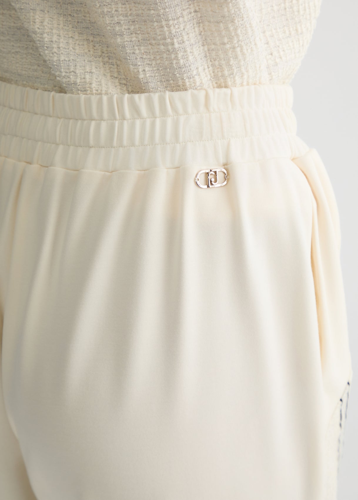 LIU JO Pantaloni donna jogger con inserto laterale bouclè lurex panna