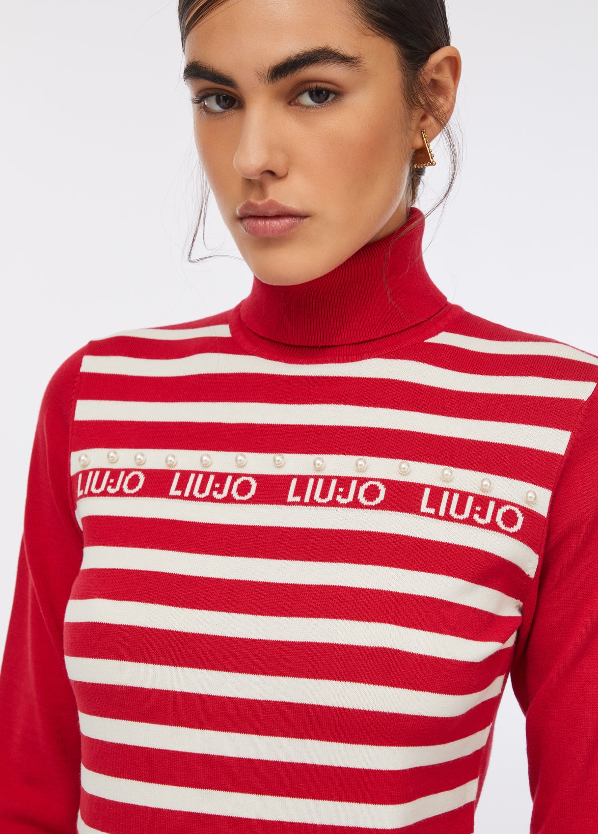 LIU JO Maglia dolcevita rigata con loghi e perle frontali ciliegia