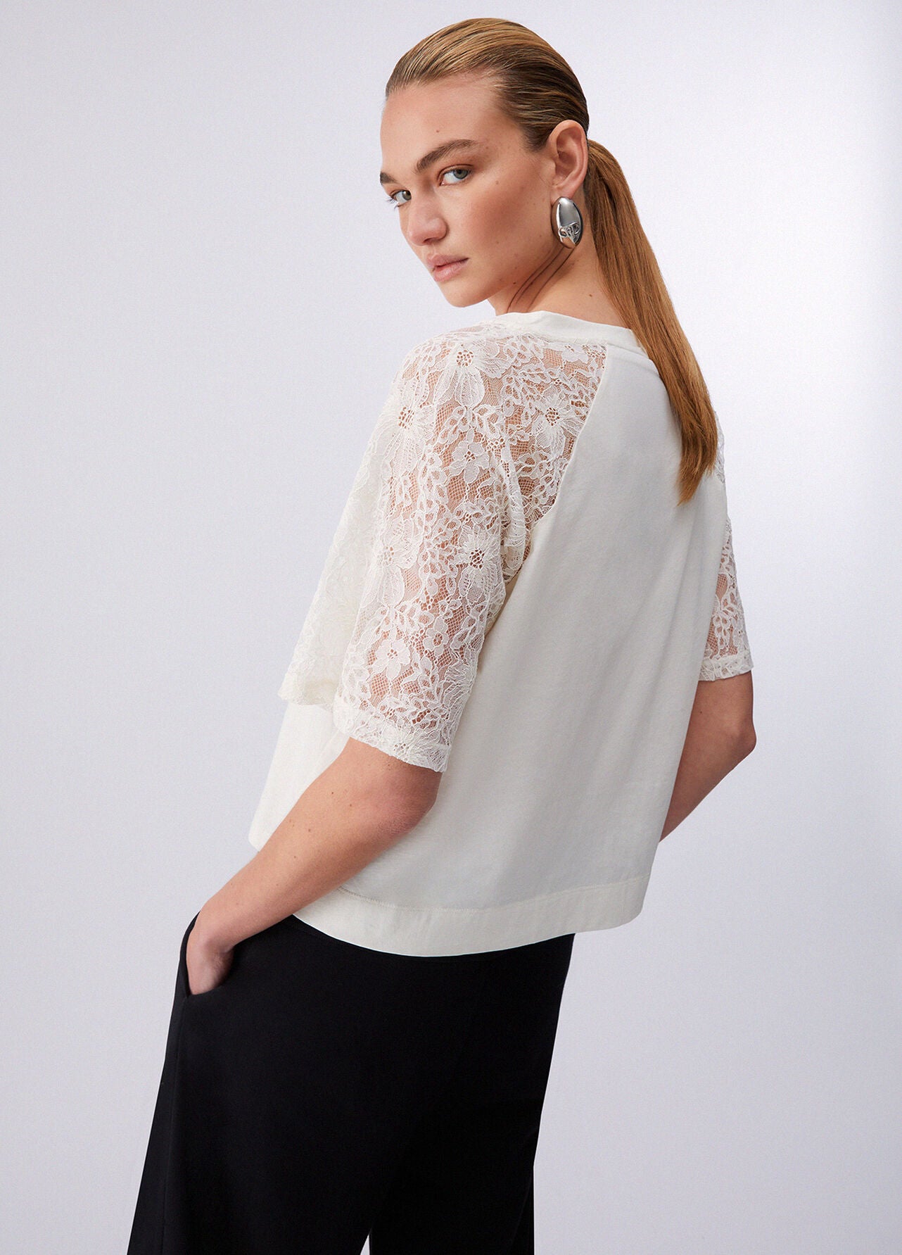 LIU JO T-shirt scollo a V con inserti in pizzo