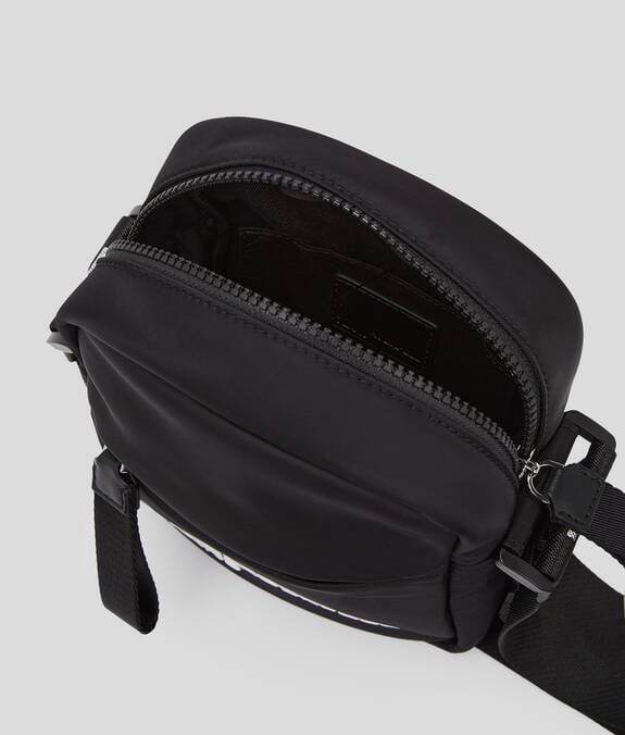 KARL LAGERFELD Borsa tracolla uomo nera con logo bianco in contrasto