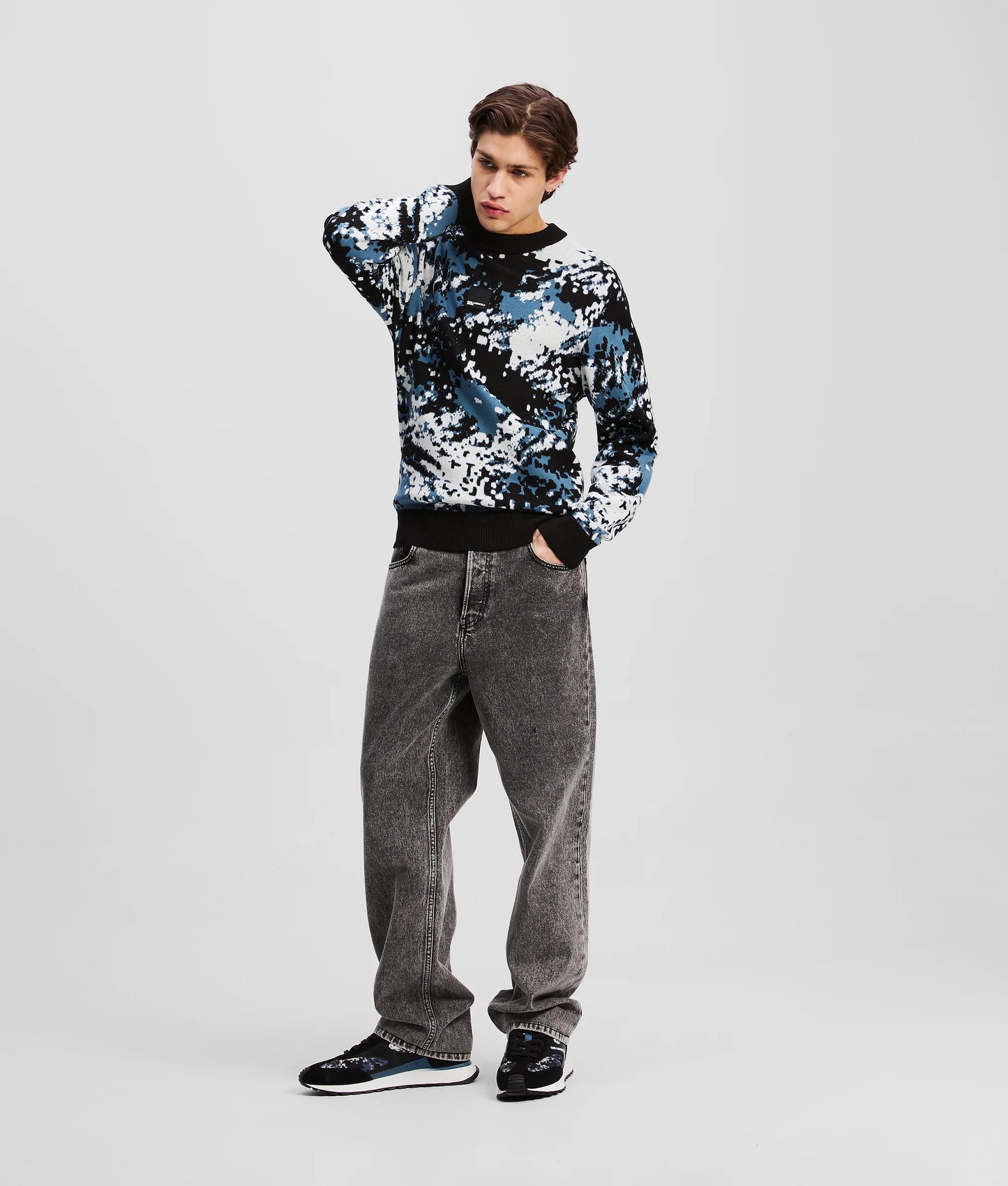 KARL LAGERFELD JEANS Maglia da uomo girocollo in fantasia camouflage blu bianco nero