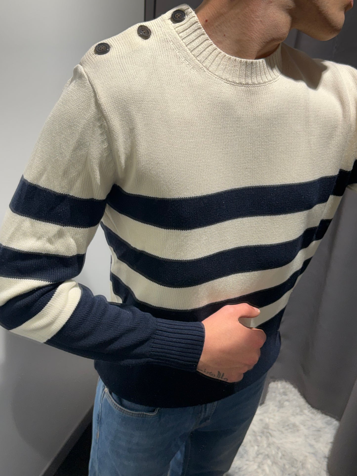 LIU JO Maglia in filo di cotone a fasce bianche e blu e bottoni sulla spalla