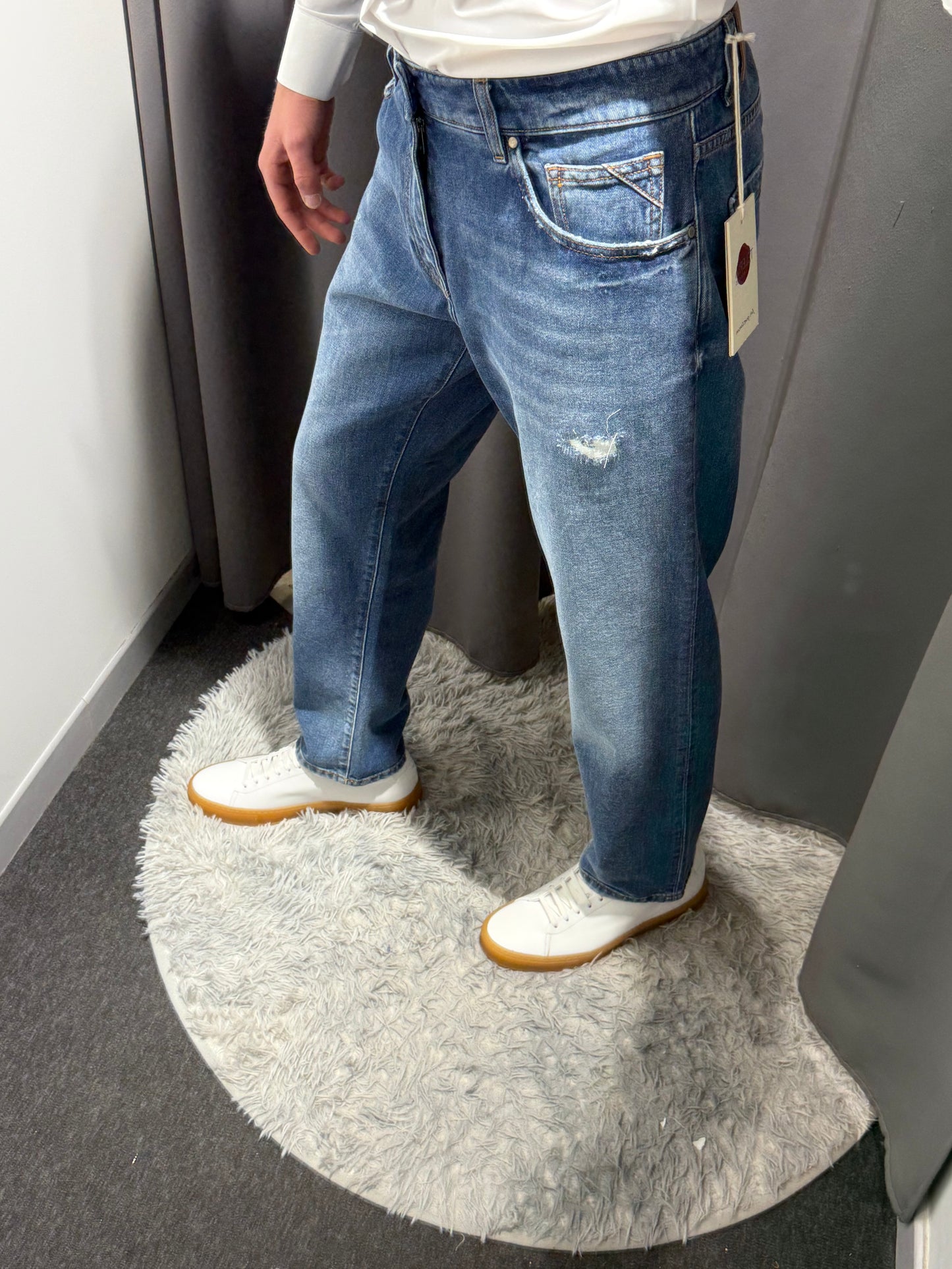 TELERIA ZED Jeans gamba dritta con leggeri strappi lavaggio medio