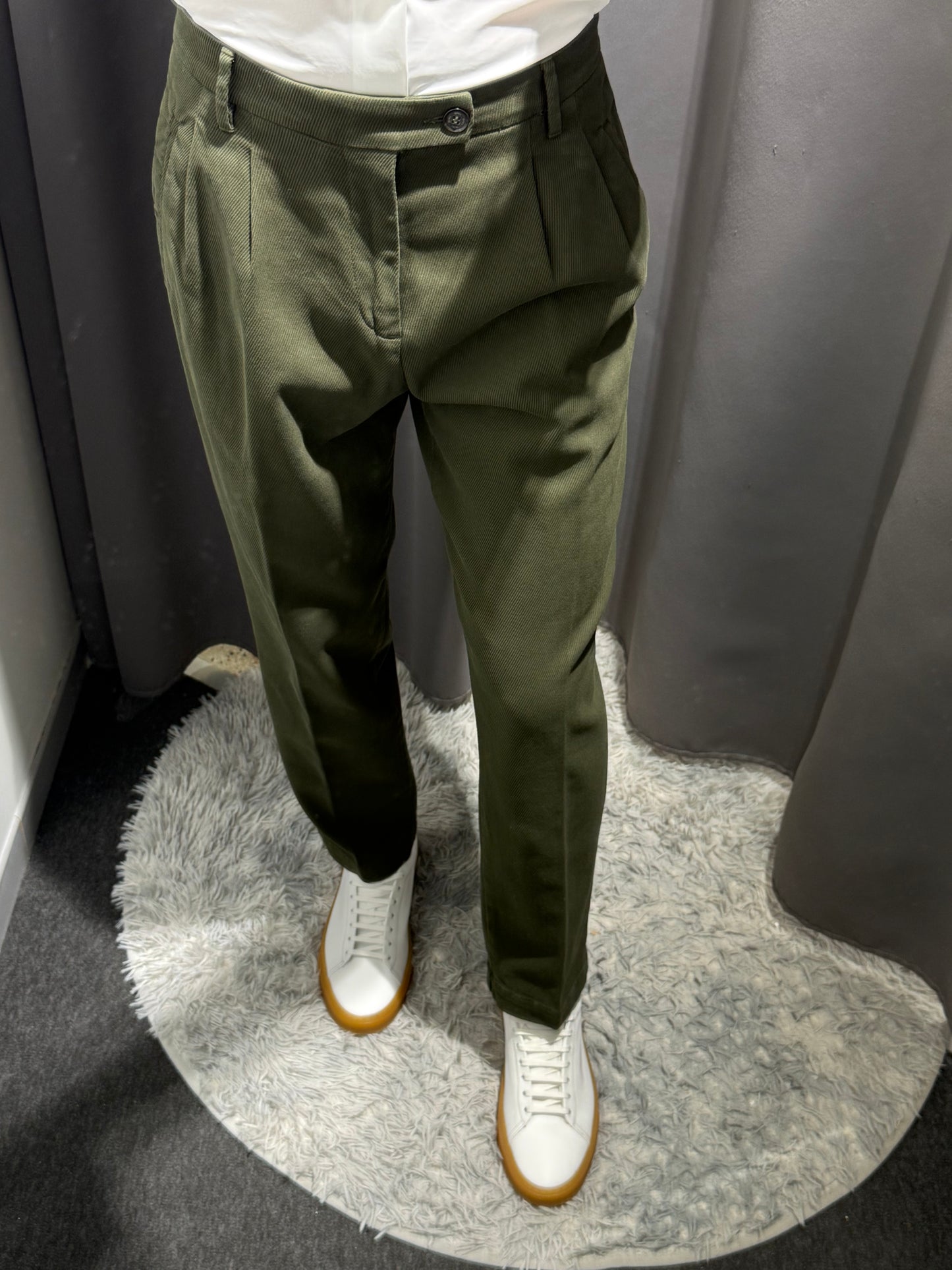 LIU JO Pantaloni con pinces in tessuto diagonale verde muschio