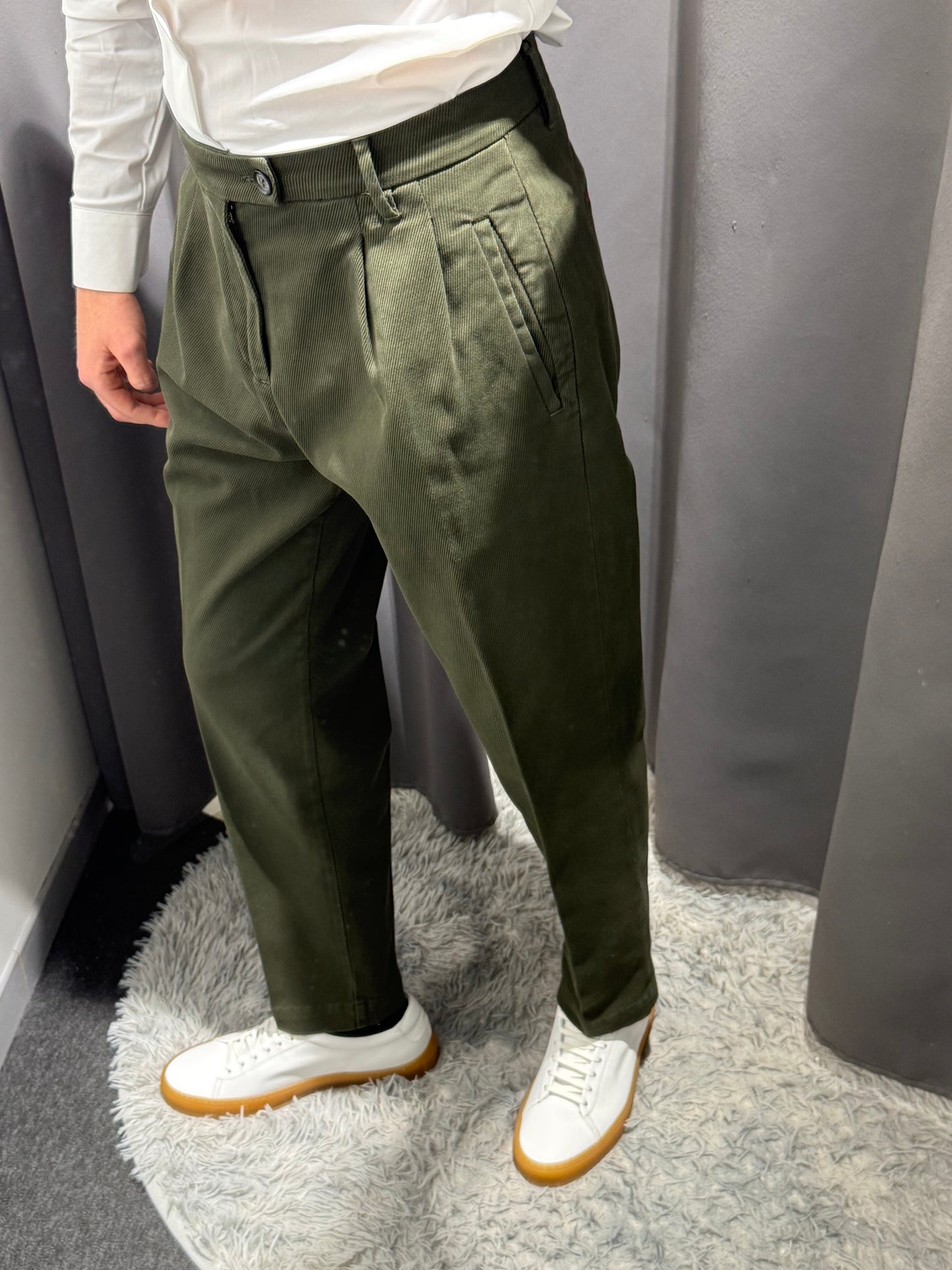 LIU JO Pantaloni con pinces in tessuto diagonale verde muschio