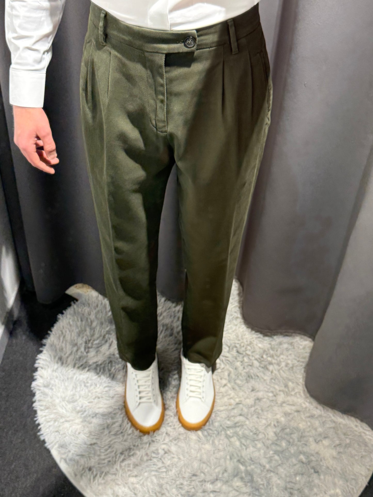 LIU JO Pantaloni con pinces in tessuto diagonale verde muschio