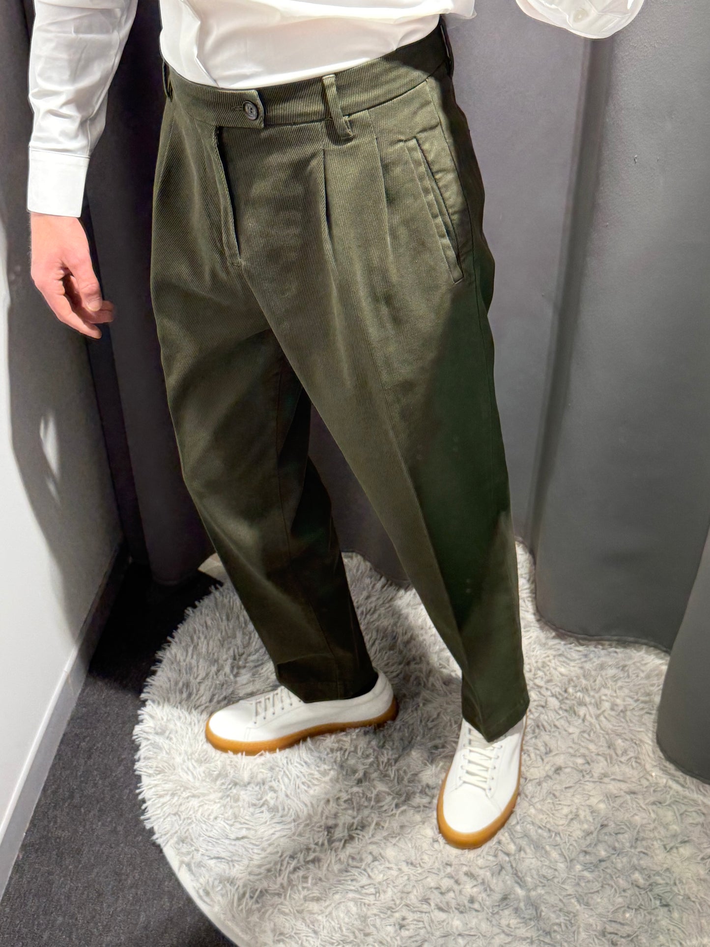 LIU JO Pantaloni con pinces in tessuto diagonale verde muschio