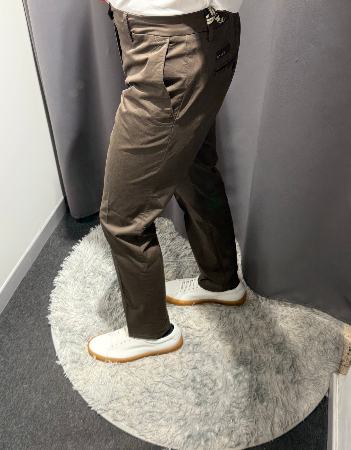 TELERIA ZED Pantaloni in gabardina di cotone leggero gamba slim tasca america