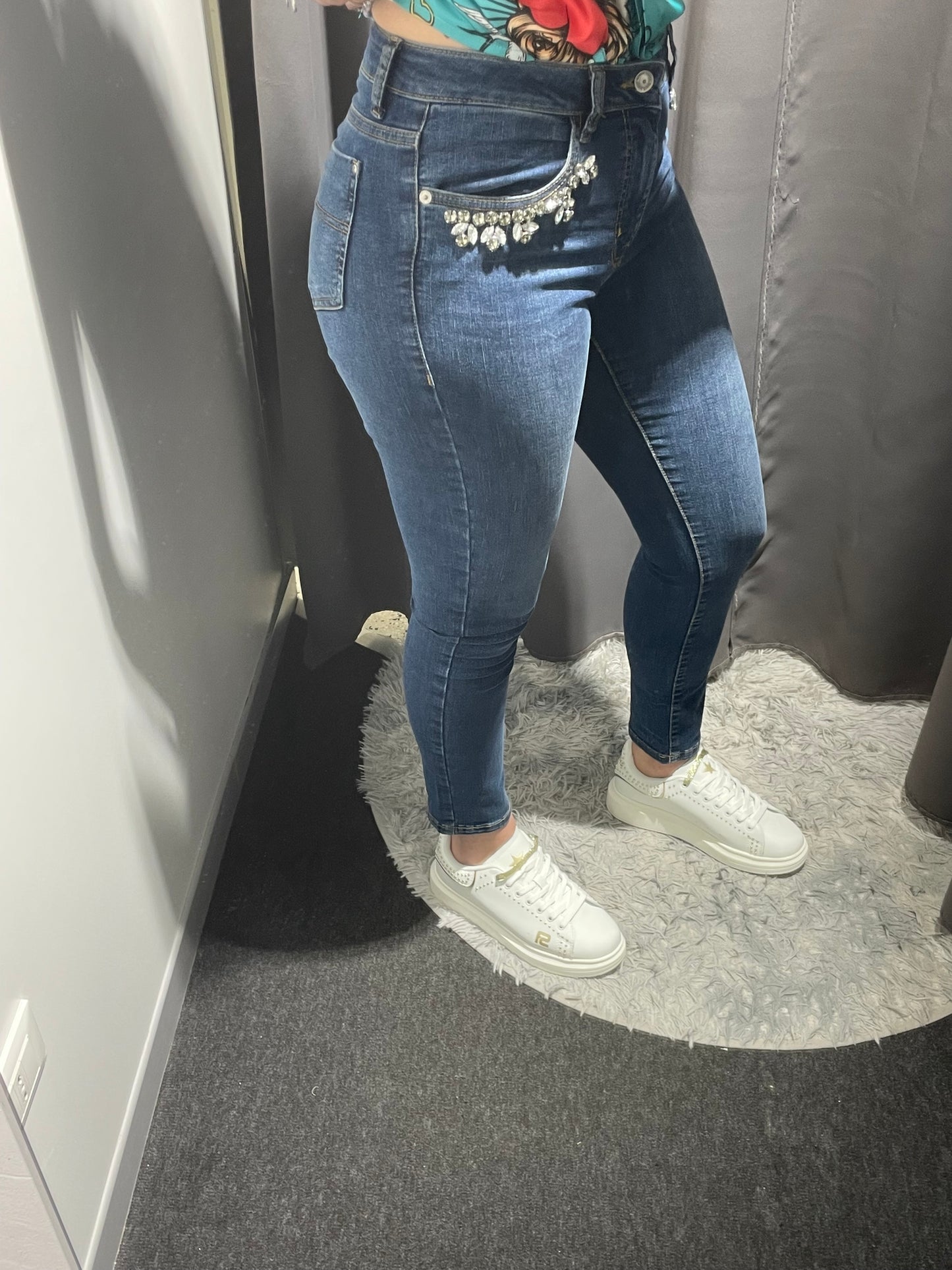 MARKUP Jeans gamba skinny con castoni sul bordo della tasca