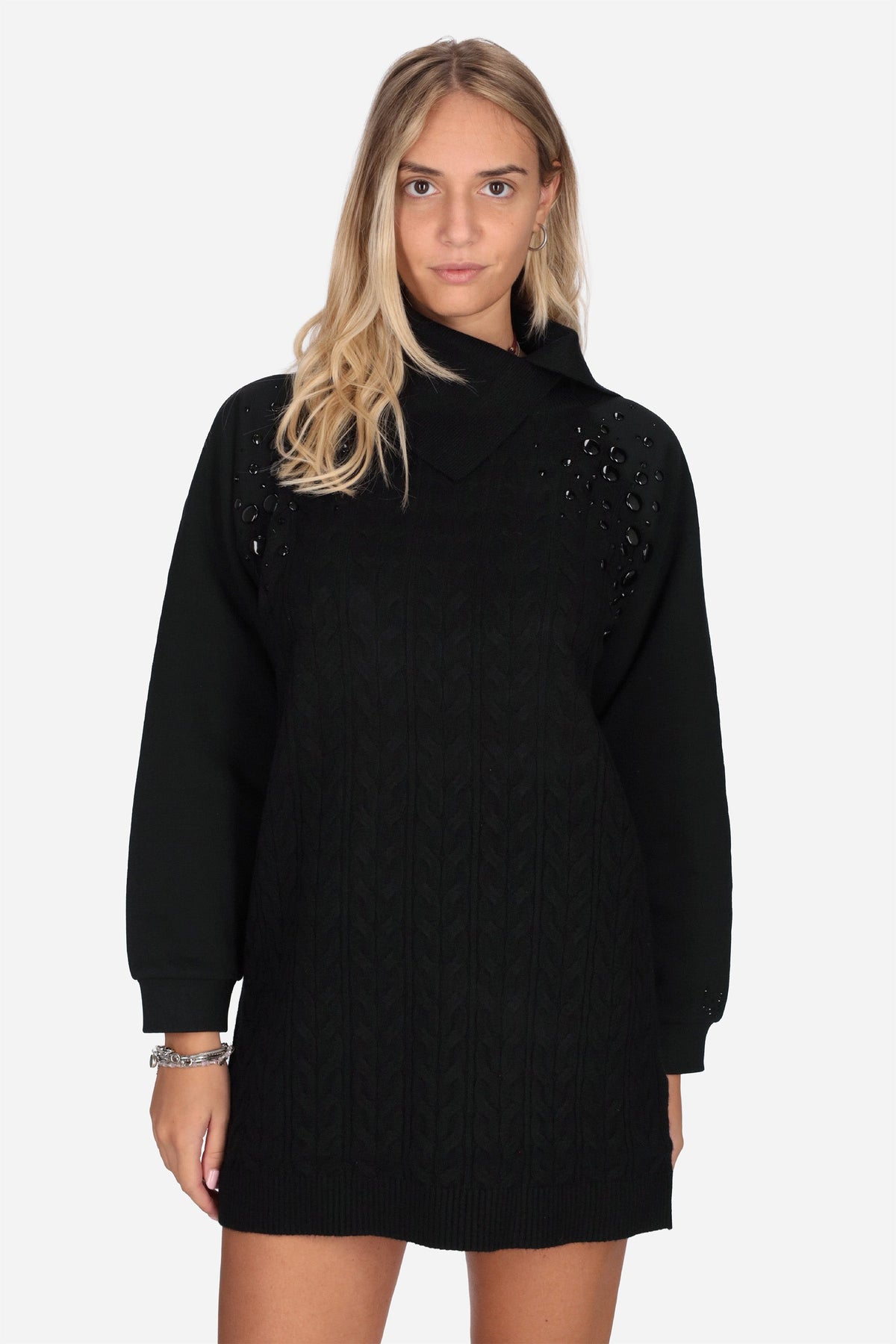 LIU JO Maxi maglia mini dress con collo lato e borchie