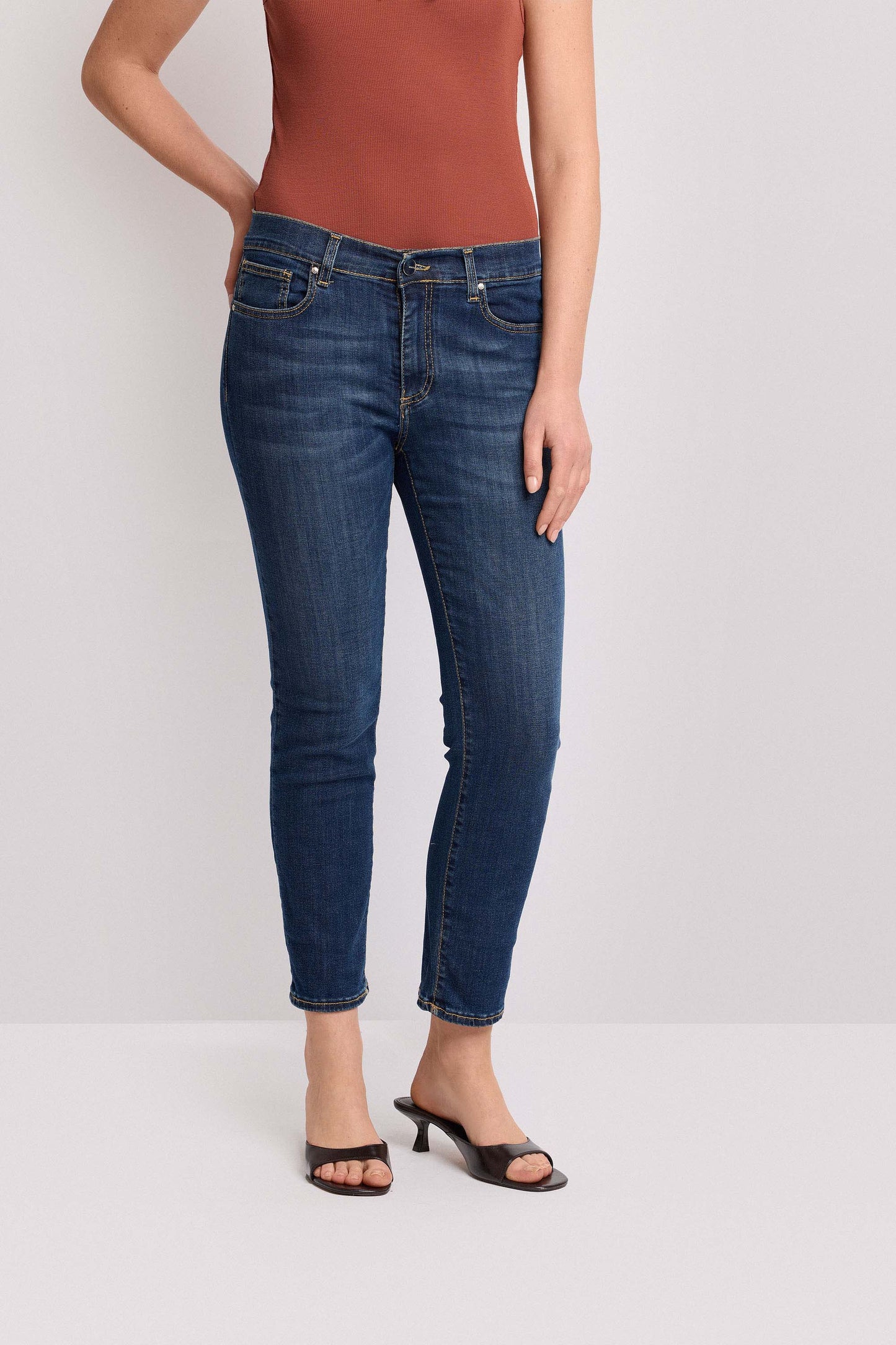 KOCCA Jeans lavaggio scuro gamba skinny