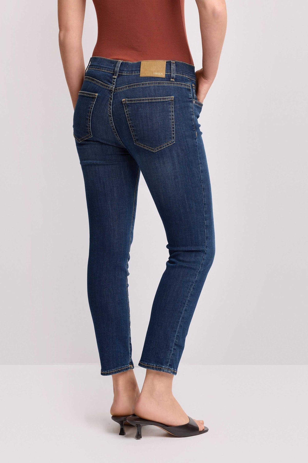 KOCCA Jeans lavaggio scuro gamba skinny