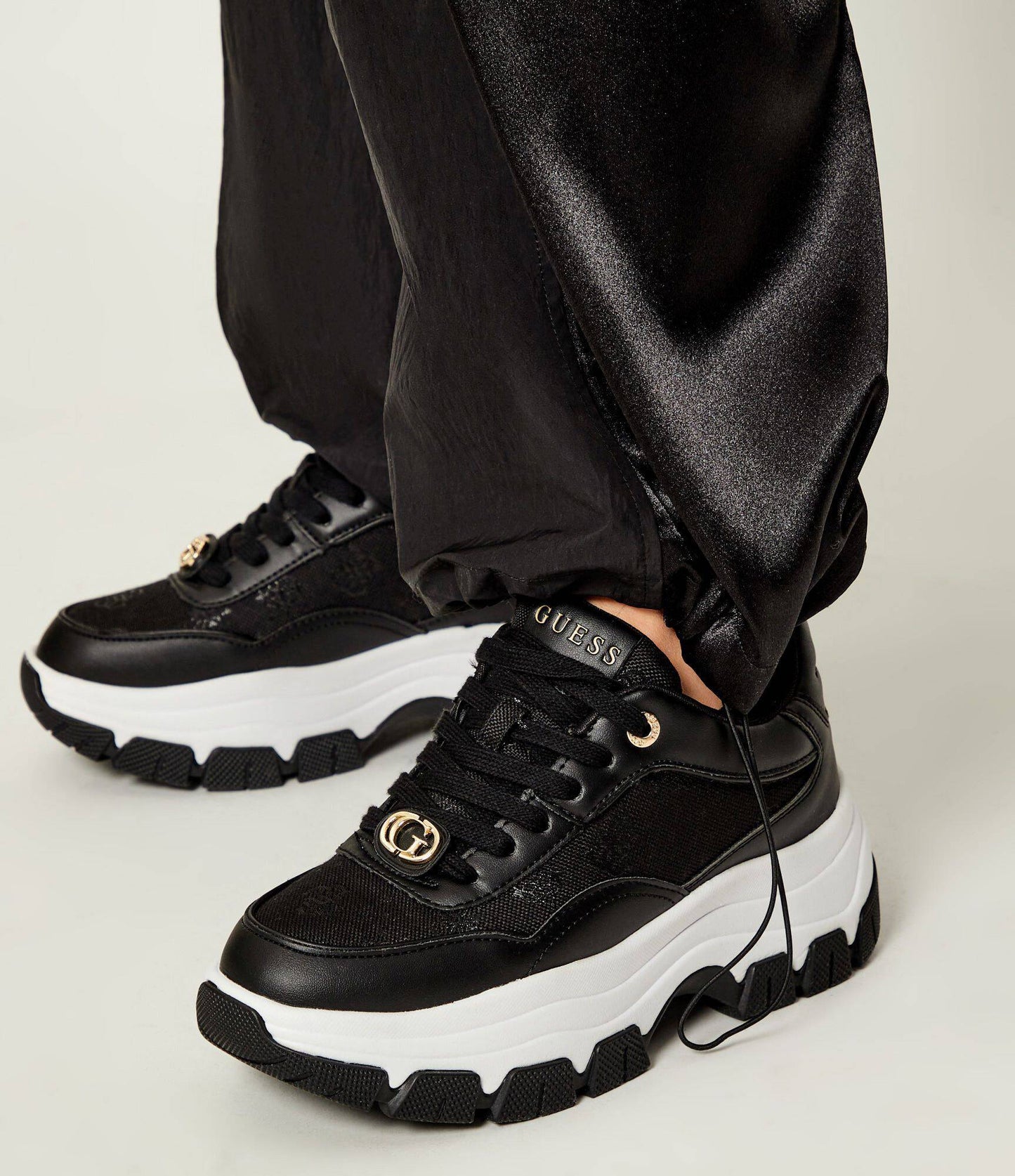 Pantaloni LIU-JO con profili in raso