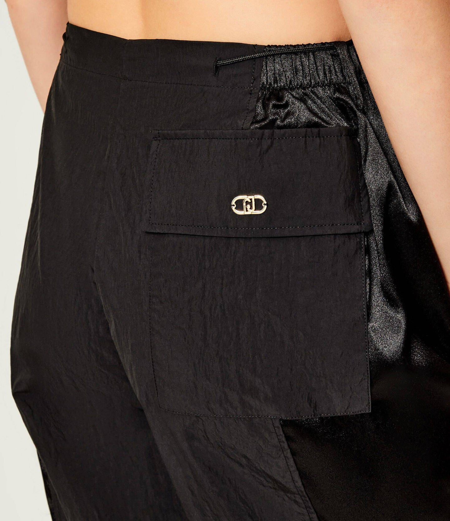 Pantaloni LIU-JO con profili in raso