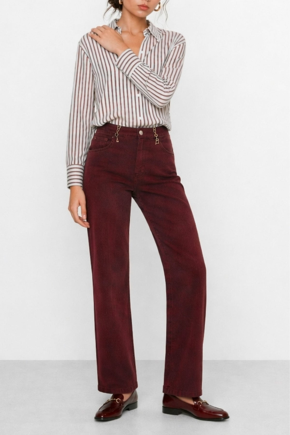 KOCCA Jeans color bordeaux gamba dritta e fibbiette oro