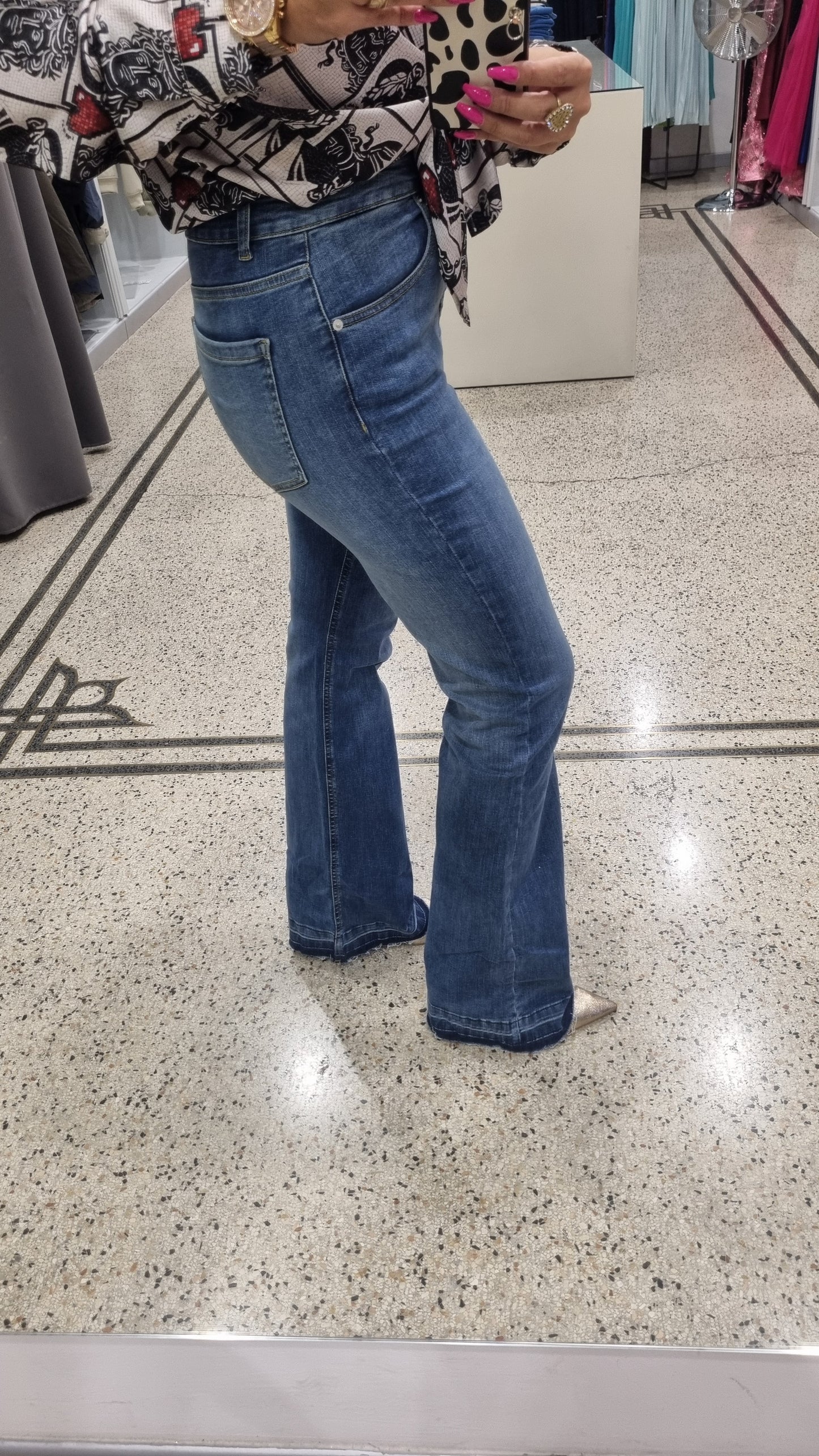 MARKUP Jeans a zampa con fondo sfrangiato