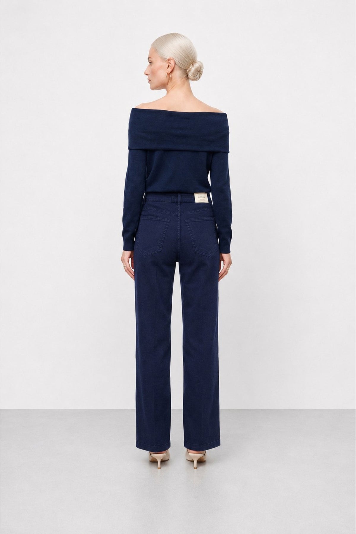 KOCCA Jeans a palazzo blu con applicazione strass feontali